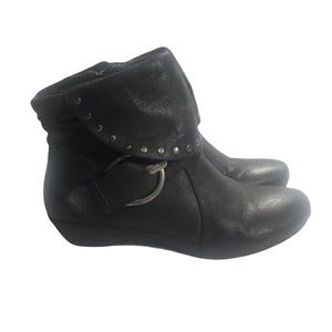 Baretraps Shaela 7.5 M Ankle Booties Boots Studs & Buckle Side Zip Faux Suede